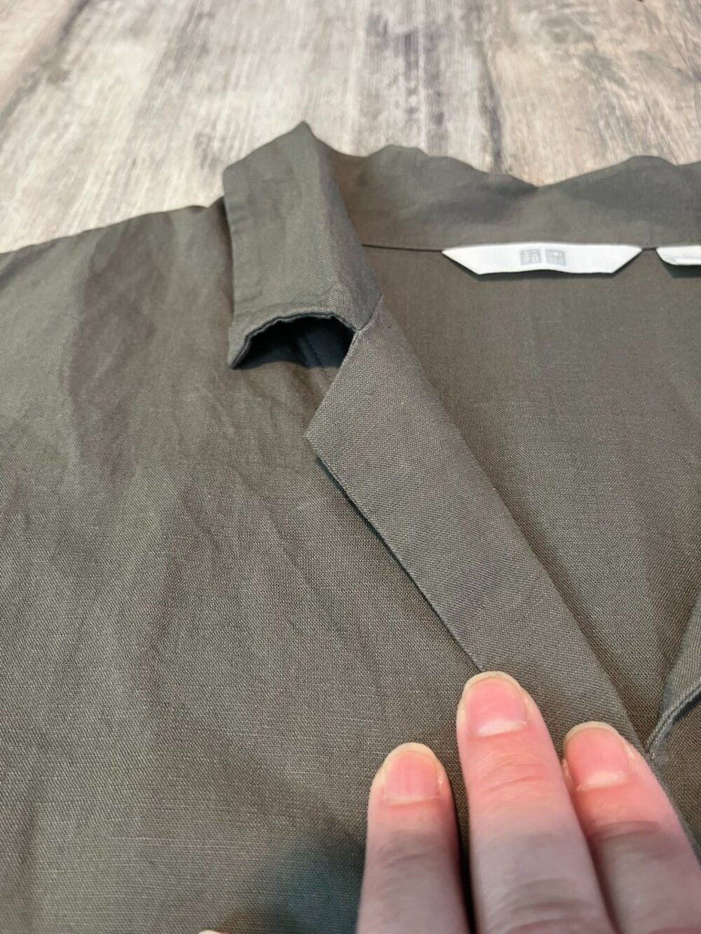 SALE! 2 Uniqlo W's Linen Blend Open Collar S/S Shirts, Black & Olive, Large - Picture 12 of 16